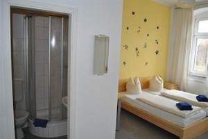 A Bed Privatzimmer Dresden Nichtraucherpension Image