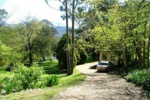 Alpine Park Riverside Cottages Image