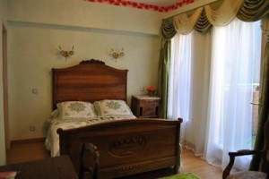 Au Pied Du Chateau Image