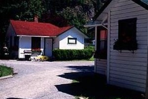 Bungalow Motel voted 5th best hotel in Harrison Hot Springs