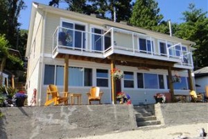 Captain J's Seaside Suite voted 5th best hotel in Gibsons