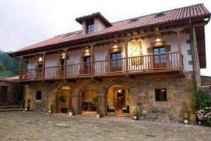 La Casona de LLerana voted  best hotel in Saro