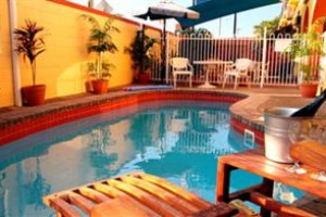 Cedar Lodge Motel Townsville Image