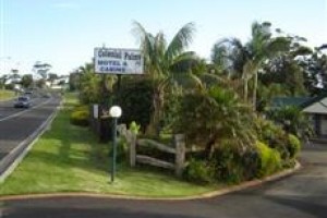 Colonial Palms Motel & Cabins Image