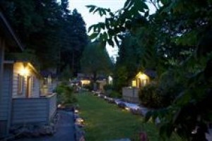 Cottages on River Road voted 2nd best hotel in Guerneville