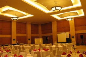 Crown Regency Suites Mactan Image