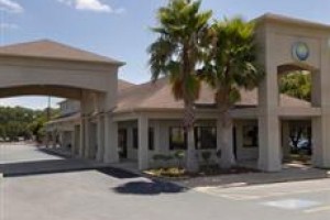 Days Inn and Suites Huntsville (Texas) voted 4th best hotel in Huntsville 