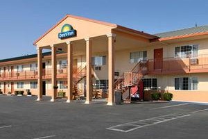 Days Inn and Suites Red Bluff Image