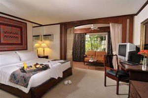 Dinah's Garden Hotel voted 3rd best hotel in Palo Alto