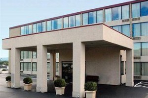 Econo Lodge Inn & Suites Outlet Village Image