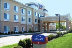 Fairfield Inn and Suites Edison voted 5th best hotel in Edison