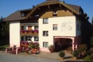 Familien-Pension & Ferienwohnung Pirker Faaker See Villach Image