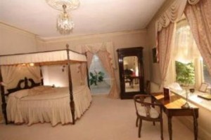 Fines Bayliwick House voted 4th best hotel in Binfield