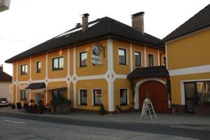 Gasthof Zur Taverne Rameder Image