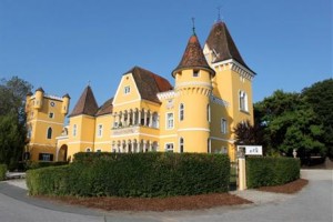 Georgi Schloss voted  best hotel in Ehrenhausen