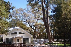 Giant Oaks Lodge voted  best hotel in Running Springs