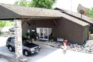 Gruene River Outpost Lodge Image