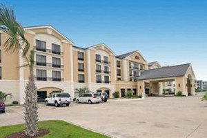 Hampton Inn & Suites Atlantic Beach voted  best hotel in Pine Knoll Shores