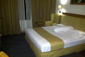 Harmoni Suites Hotel Image