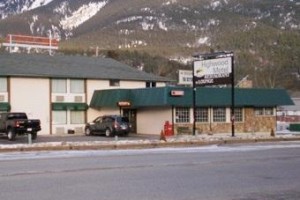 Highwood Motel Image