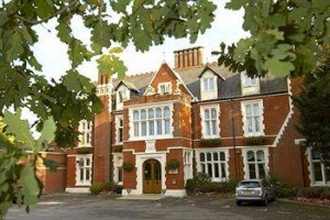 Hilton St Anne's Manor, Bracknell voted 2nd best hotel in Wokingham