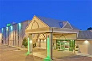 Holiday Inn Bloomington voted  best hotel in Bloomington 