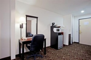 Holiday Inn Express Hotel & Suites Solana Beach Image
