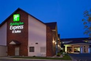 Holiday Inn Express Hotel & Suites Watertown (South Dakota) voted 2nd best hotel in Watertown 