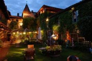 Hostellerie Le Potin Gourmand voted  best hotel in Cluny