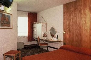 Arcades Hotel Image