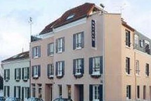 La Breche du Bois voted 2nd best hotel in Clamart