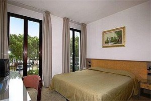 Hotel Plaza Desenzano del Garda Image