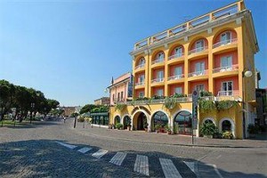 Hotel Vittorio Desenzano Del Garda Image
