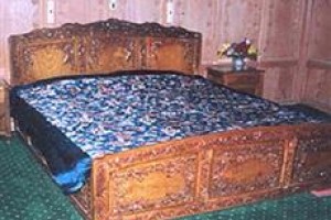 Houseboat Shahenshah Srinagar voted 2nd best hotel in Srinagar