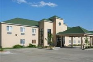 Howard Johnson Inn & Suites Chamberlain / Oacoma South Dakota Image