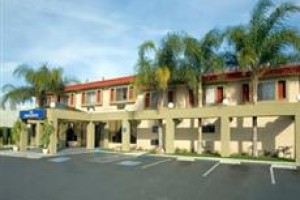 Howard Johnson Inn & Suites - Reseda Image