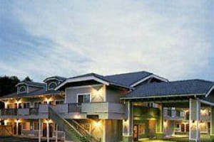 Island Country Inn voted  best hotel in Bainbridge Island