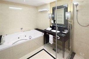 Hotel Kings Court Image