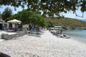 Klima Paradise Beachfront Studios and Apartments Image