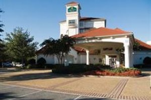 La Quinta Inn and Suites Atlanta Paces Ferry Image