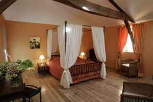Le Logis de Saint Vincent voted  best hotel in Roquefort