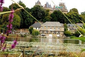 Logis du Lac voted 2nd best hotel in Combourg
