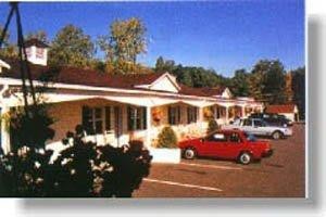 Longhouse Lodge Motel Image