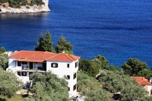 Mando Beachfront voted 4th best hotel in Stafylos