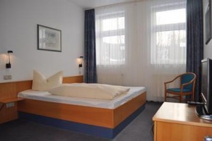 Median Hotel Garni Image