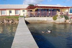 Meningie's Waterfront Motel voted  best hotel in Meningie
