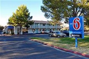 Motel 6 Barstow Image