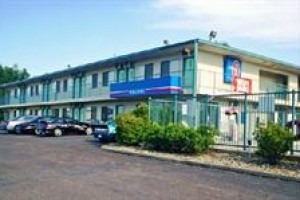 Motel 6 Bismarck Image