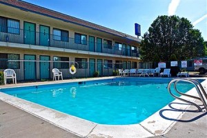 Motel 6 Pueblo Image