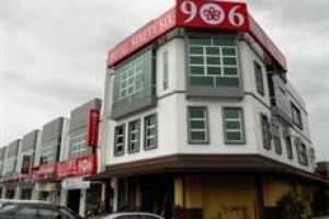 Ninety Six Hotel Batu Berendam Image